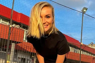«Внешность 15-летней девочки!»: Полина Гагарина в велосипедках зажгла на лужайке «Внешность 15-летней девочки!»: Полина Гагарина в велосипедках зажгла на лужайке