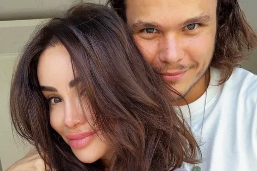 «Я теперь жена!»: Айза вышла в третий раз замуж за возлюбленного, моложе нее на 10 лет «Я теперь жена!»: Айза вышла в третий раз замуж за возлюбленного, моложе нее на 10 лет