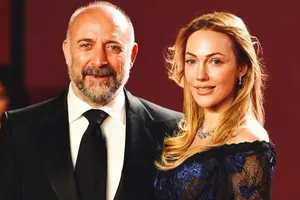 «Чудо»: звезды «Великолепного века» Мерьем Узерли и Халит Эргенч воссоединились через 12 лет после выхода сериала «Чудо»: звезды «Великолепного века» Мерьем Узерли и Халит Эргенч воссоединились через 12 лет после выхода сериала