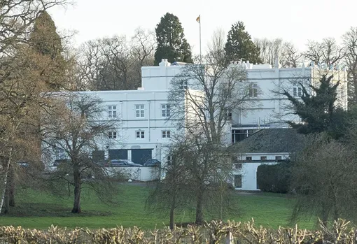 Эндрю и Сару Фергюсон обязали покинуть Royal Lodge Эндрю и Сару Фергюсон обязали покинуть Royal Lodge