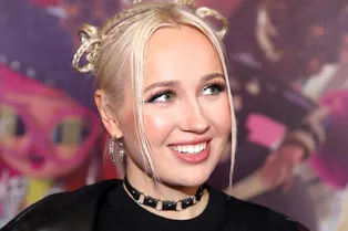 «Я брезгую, если честно. Ему в трусы суют купюры»: Клава Кока отвергла стриптизера во время знакомства с женихами