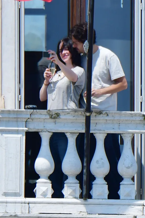 Билли Айлиш и Ната Вулфа запечатлели папарацци