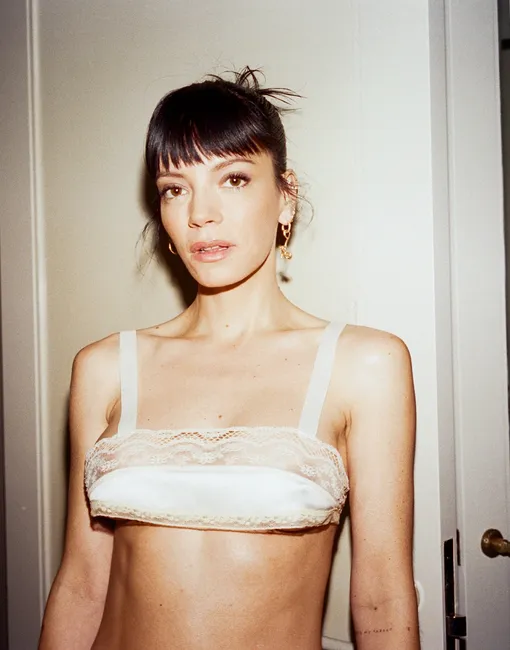 Лили Аллен рассказала о пластике