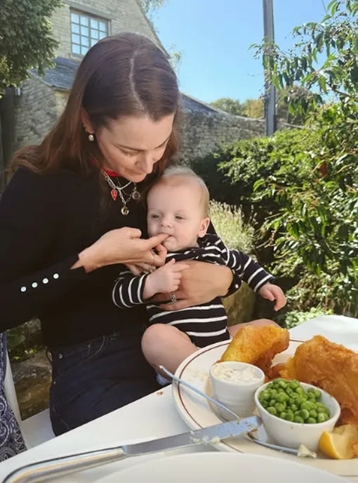Келли Макки Зайфен опубликовала фото с сыном из паба