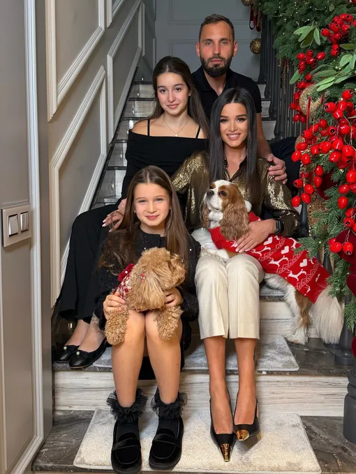 Ксения Бородина с мужем и детьми