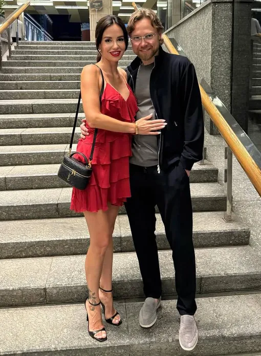 Дарья и ее муж Валерий Карпин воспитывают пять дочек