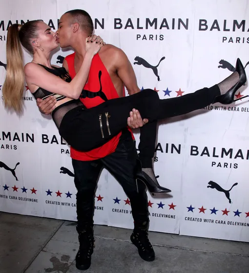 Кара и Оливье начали страстно целоваться