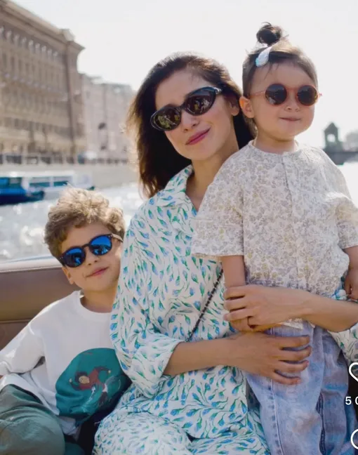 Равшана Куркова с детьми Равшана Куркова с детьми