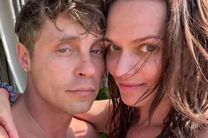 Александр Головин показал зрелищный трюк с женой на пляже во Вьетнаме — 7 фото Александр Головин показал зрелищный трюк с женой на пляже во Вьетнаме — 7 фото