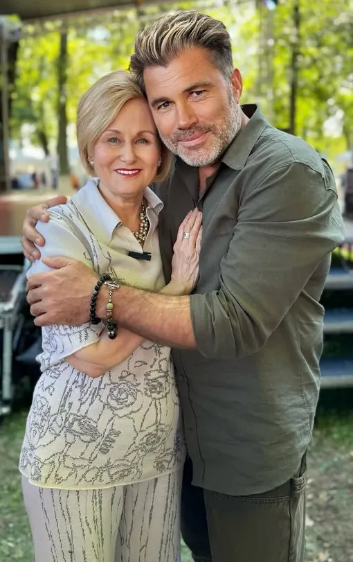 Писатели Дарья Донцова и Олег Рой