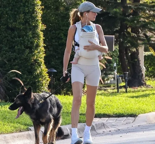 Жизель Бюндхен раскритиковали из-за поводка hands-free