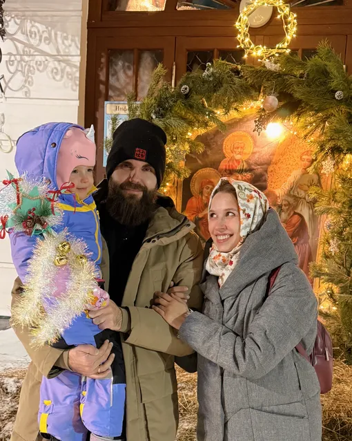 Роман Голованой с женой и дочерью