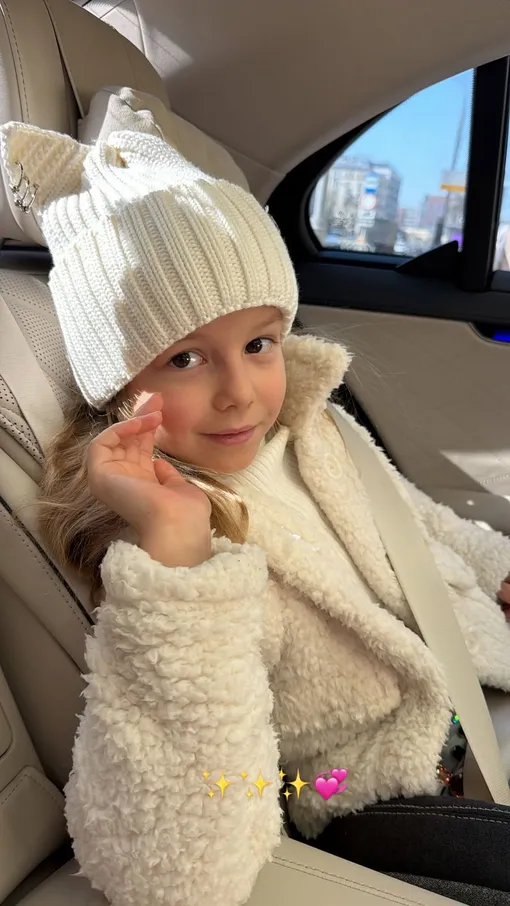 Семилетняя дочь Нюши Серафима-Симба вернулась в Россию из ОАЭ