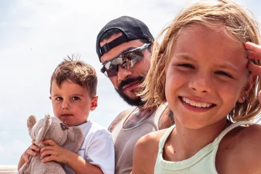 «Носы точно одинаковые»: мама Тимати рассказала, чем его дочь Эмма похожа на сестру Алису и брата Ратмира «Носы точно одинаковые»: мама Тимати рассказала, чем его дочь Эмма похожа на сестру Алису и брата Ратмира