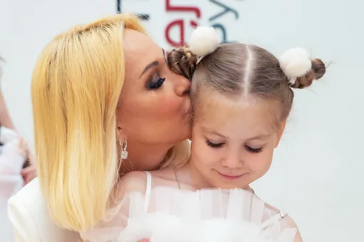 «Чистоплотная и любящая деток»: Лера Кудрявцева ищет няню для семилетней дочери «Чистоплотная и любящая деток»: Лера Кудрявцева ищет няню для семилетней дочери