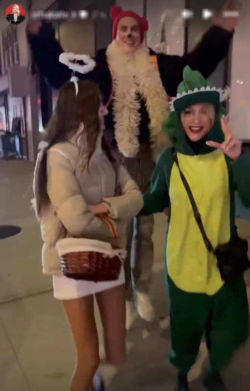 Кристина Орбакайте с мужем и дочерью на параде Кристина Орбакайте с мужем и дочерью на параде