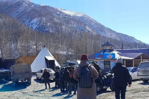 Участники похода спустились к кафе, чтобы сообщить о гибели троих человек