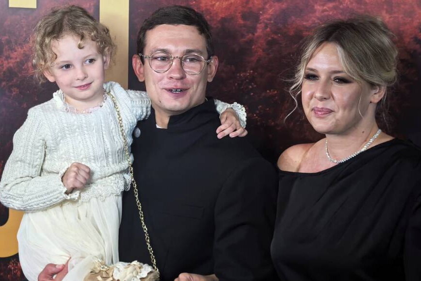 «Я содержу дочь, бывшую жену и ее родителей»: Никита Кологривый признался, что развелся с актрисой