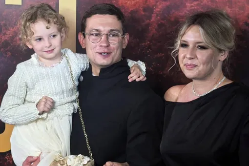 «Я содержу дочь, бывшую жену и ее родителей»: Никита Кологривый признался, что развелся с актрисой «Я содержу дочь, бывшую жену и ее родителей»: Никита Кологривый признался, что развелся с актрисой