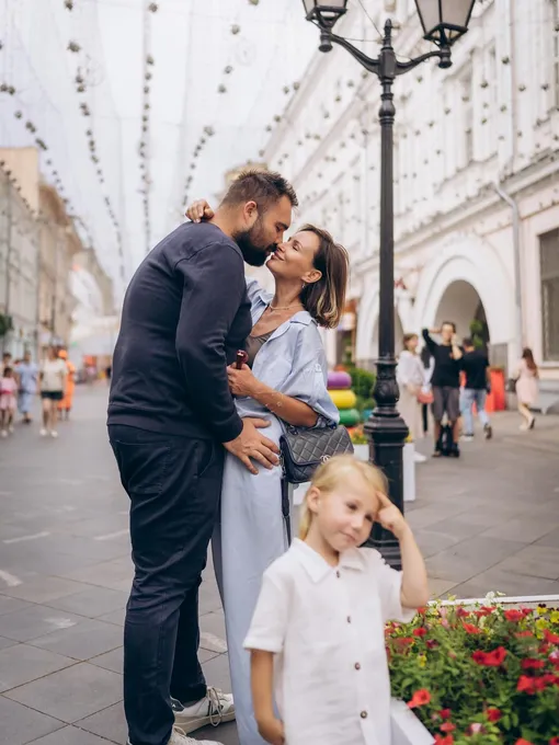 Саша Зверева в Москве с мужем и сыном Саша Зверева в Москве с мужем и сыном