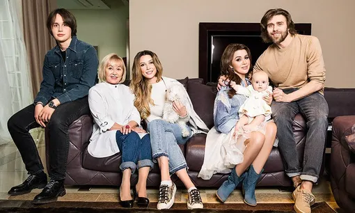 Анастасия Заворотнюк с семьей