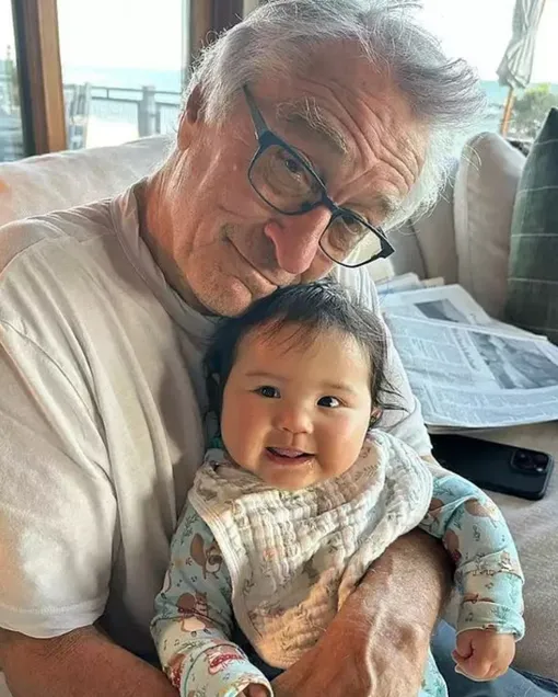 Роберт Де Ниро с младшей дочерью Роберт Де Ниро с младшей дочерью