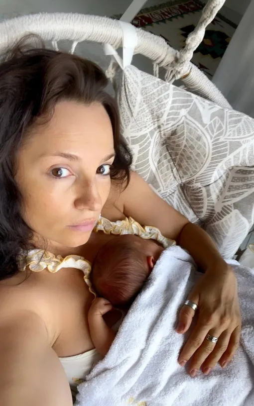 Светлана Светикова стала многодетной мамой