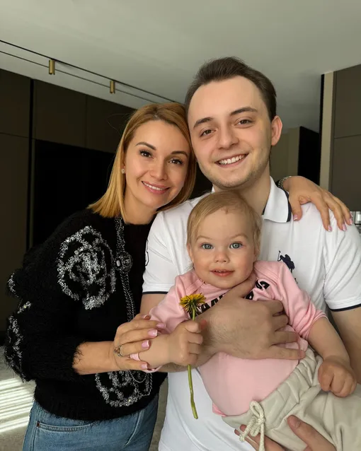 Ольга Орлова с сыном и дочерью