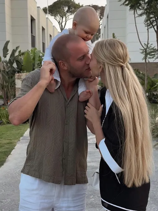 Мария Погребняк с мужем и младшим сыном