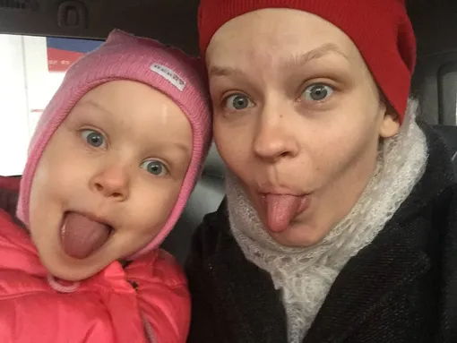 Анна Пересильд в детстве с Юлией