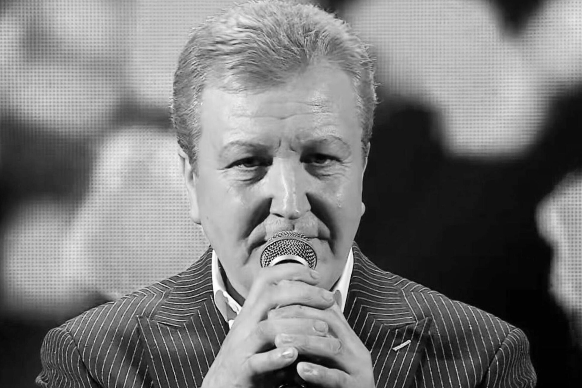 Погиб от удара током в бассейне певец и композитор Николай ...