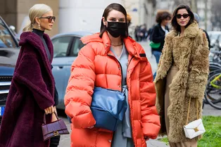 Какую сумку носим с пуховиком, какую — с шерстяным пальто: 10 самых удачных зимних моделей Какую сумку носим с пуховиком, какую — с шерстяным пальто: 10 самых удачных зимних моделей