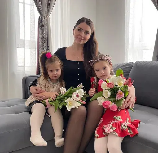 Ольга Рапунцель с дочерьми Ольга Рапунцель с дочерьми