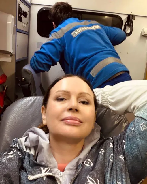 Ирина Безрукова впервые сломала ногу Ирина Безрукова впервые сломала ногу