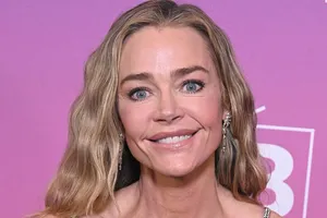 Дениз Ричардс впервые после пластики лица появилась на красной дорожке Дениз Ричардс впервые после пластики лица появилась на красной дорожке