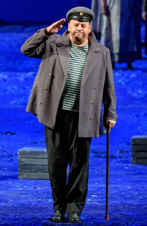 Роман Улыбин на сцене театра