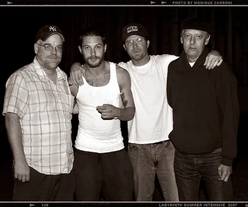 Филип Сеймур Хоффман, Том Харди и актеры театральной группы Том Харди