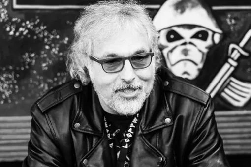 Умер от тяжелой болезни первый фронтмен группы Iron Maiden Пол Марио Дэй Умер от тяжелой болезни первый фронтмен группы Iron Maiden Пол Марио Дэй