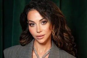 «Украшаем дом всей семьей»: Зепюр Брутян показала, как Павлу Прилучному помогают мама и теща