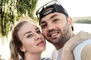 «Три часа моих слез и несколько попыток потерять сознание»: беременной жене Александра Гобозова стало плохо на венчании «Три часа моих слез и несколько попыток потерять сознание»: беременной жене Александра Гобозова стало плохо на венчании