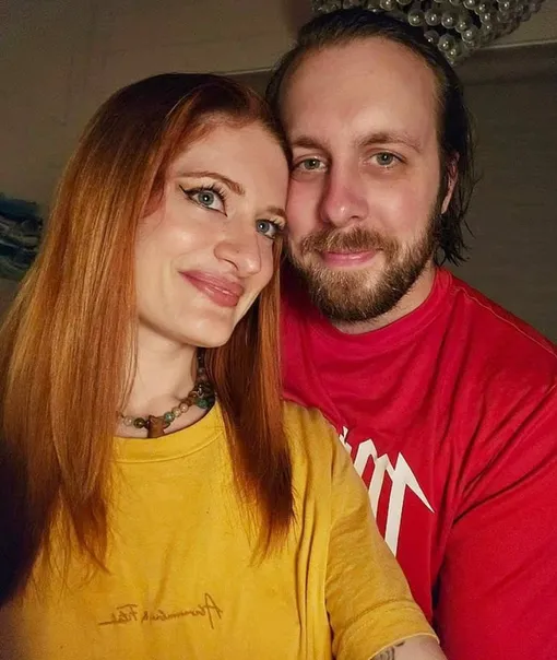 Микаэла Рейнс с мужем Итаном