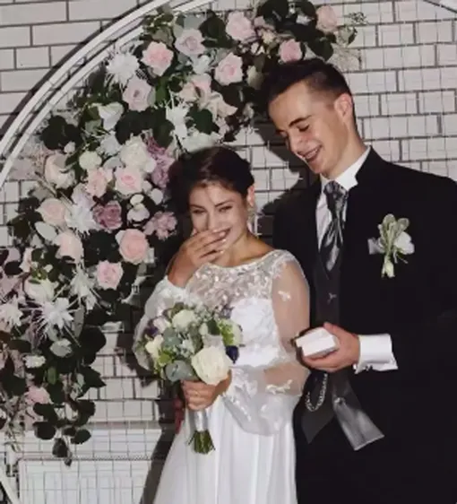 Алена Косторная и Георгий Куница поженились в 2023 году Алена Косторная и Георгий Куница поженились в 2023 году