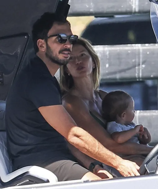 Хоаким Валенте и Жизель Бюндхен с сыном Хоаким Валенте и Жизель Бюндхен с сыном