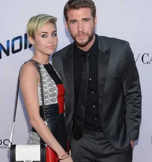 Майли Сайрус и Лиам Хемсворт в начале отношений Майли Сайрус и Лиам Хемсворт в начале отношений