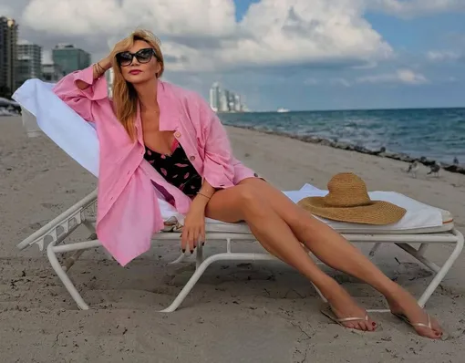 Кристина Орбакайте показала фигуру в купальнике Кристина Орбакайте показала фигуру в купальнике