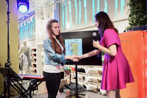 Зима в середине лета: Tezenis устроил «Морозную вечеринку» Зима в середине лета: Tezenis устроил «Морозную вечеринку»