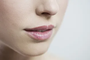 6 лайфхаков, как увеличить губы без операции