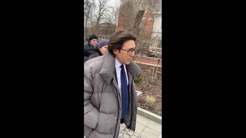 Нажми и смотри