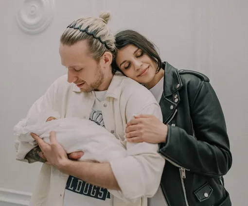 Макс во всем поддерживает избранницу, родившую от него дочь