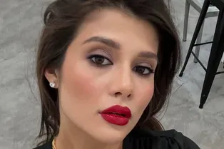 Жена Александра Петрова показала лицо сына на фото, сделанном в столичном кафе Жена Александра Петрова показала лицо сына на фото, сделанном в столичном кафе